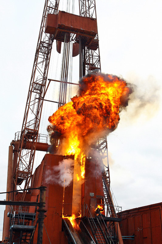 Кадры из Большая нефть (2009)