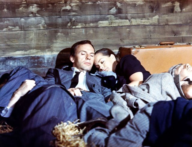 Кадры из Поезд (1973)