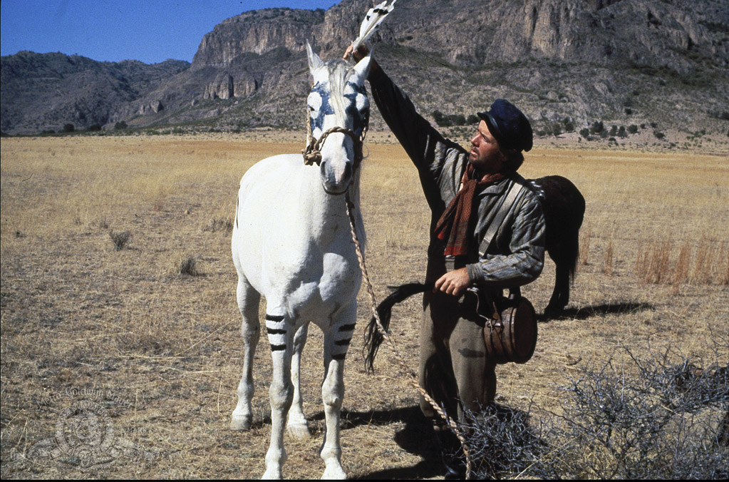 Кадры из Крыло Орла (1979)
