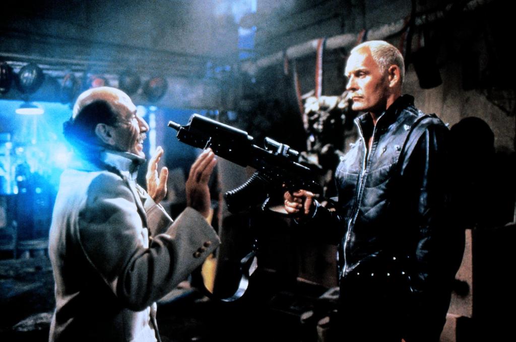 Кадры из Американский киборг: Стальной воин (1993)