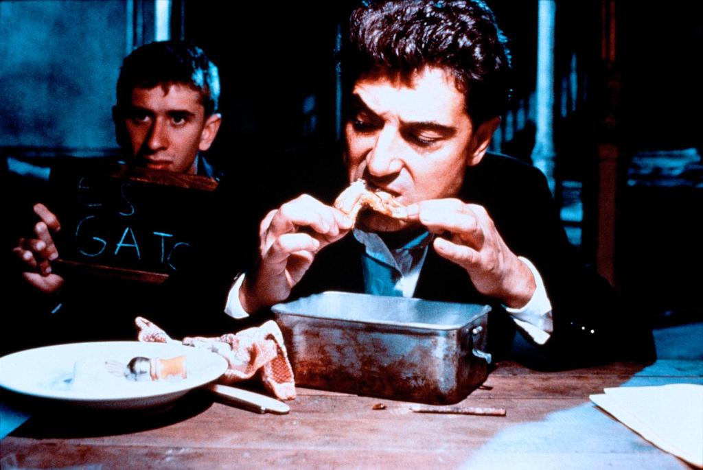 Кадры из Ай, Кармела! (1990)