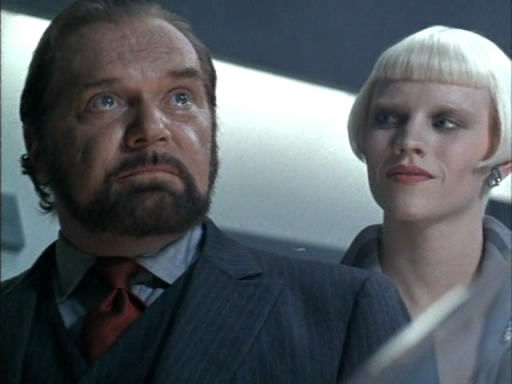 Кадры из Газонокосильщик 2: За пределами киберпространства (1996)