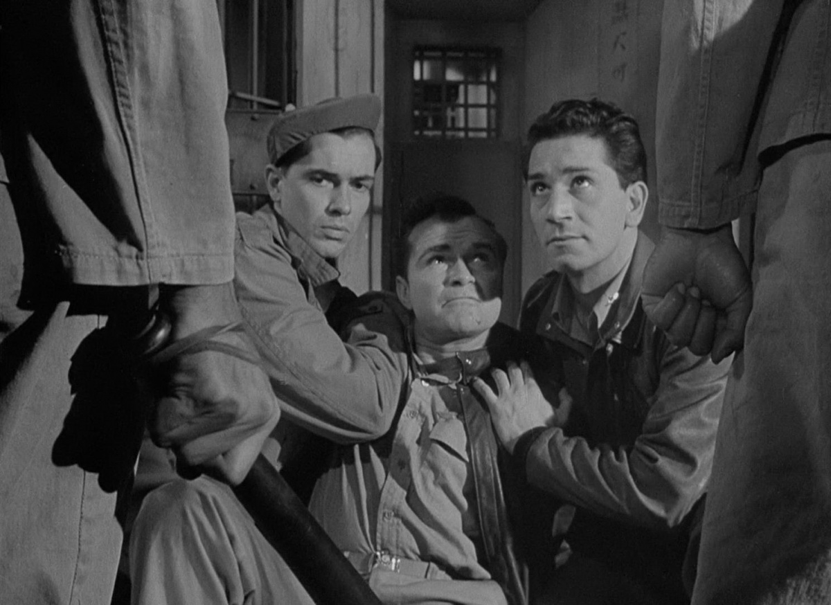 Кадры из Пурпурное сердце (1944)