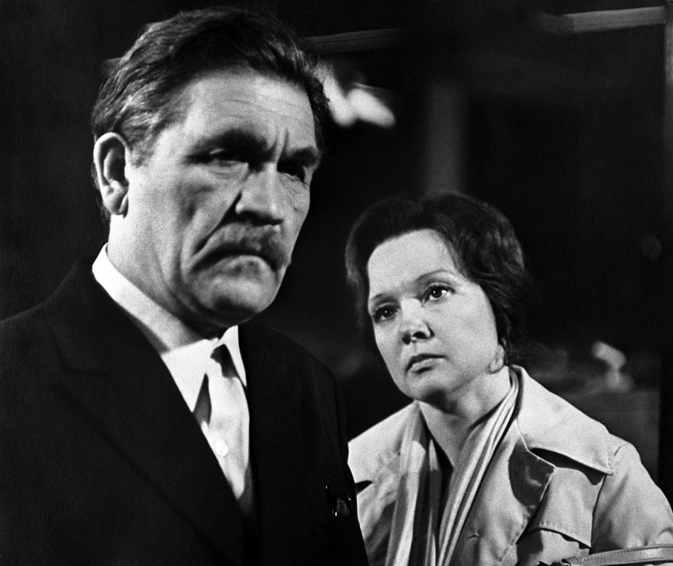 Кадры из Старые стены (1974)