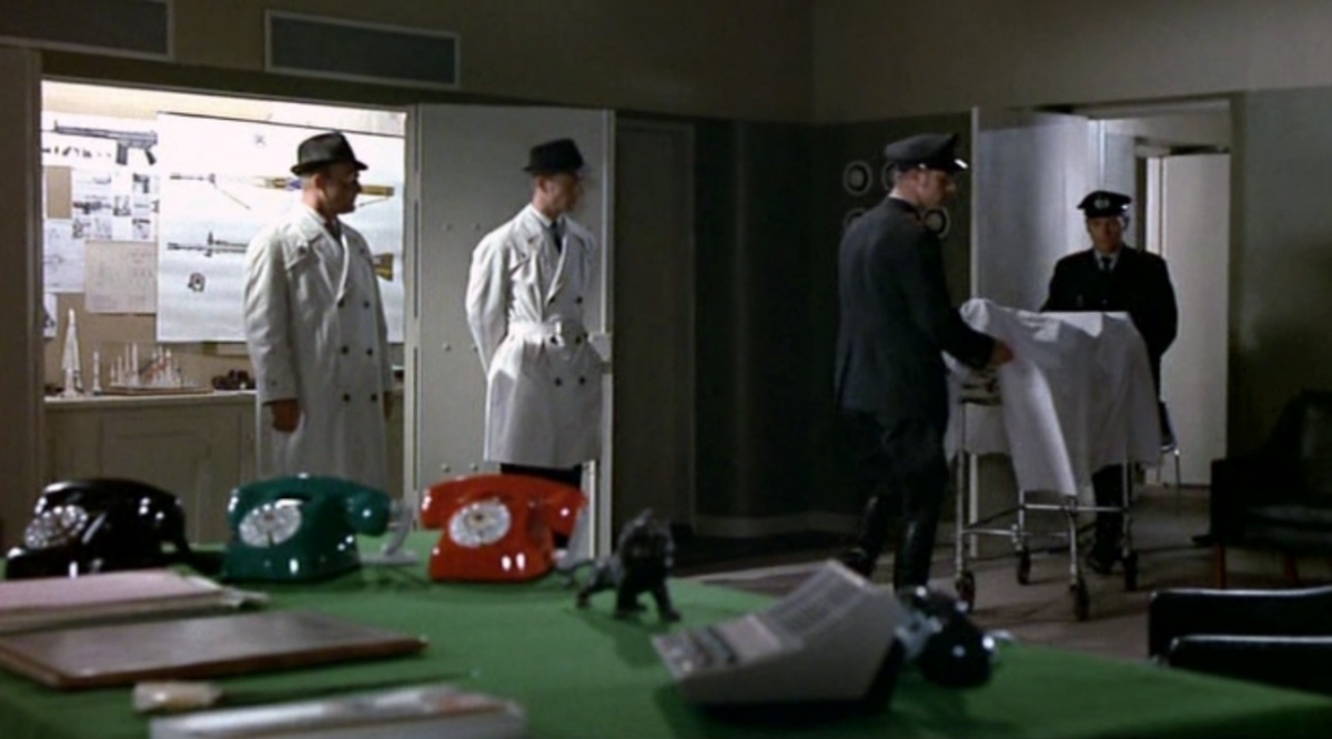 Кадры из Бей первым, Фредди! (1965)