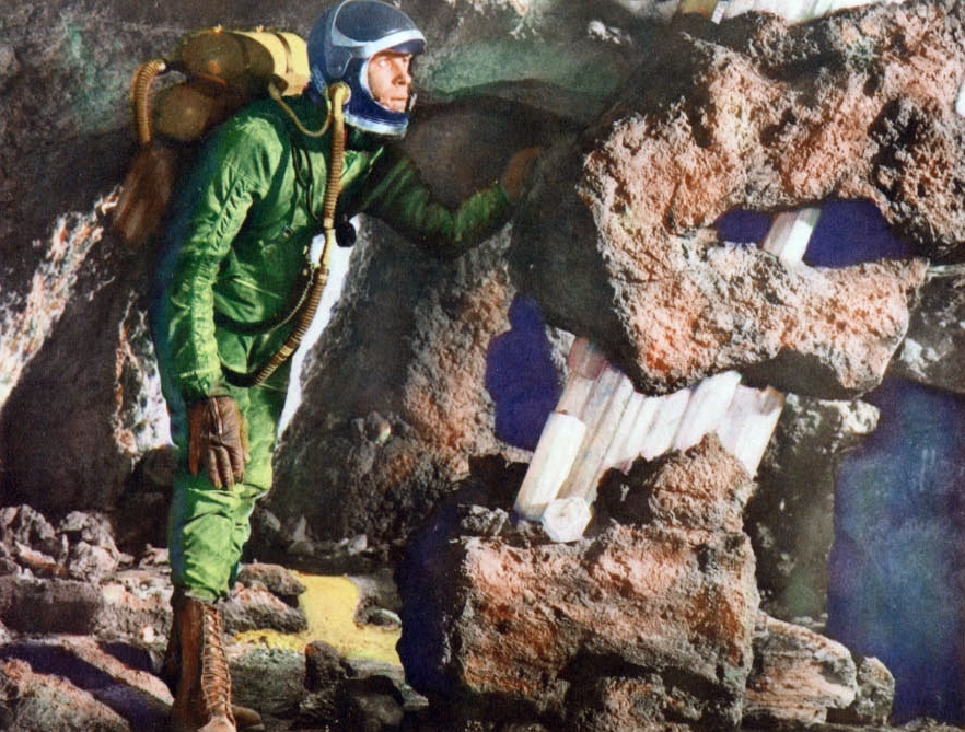 Кадры из Робинзон Крузо на Марсе (1964)