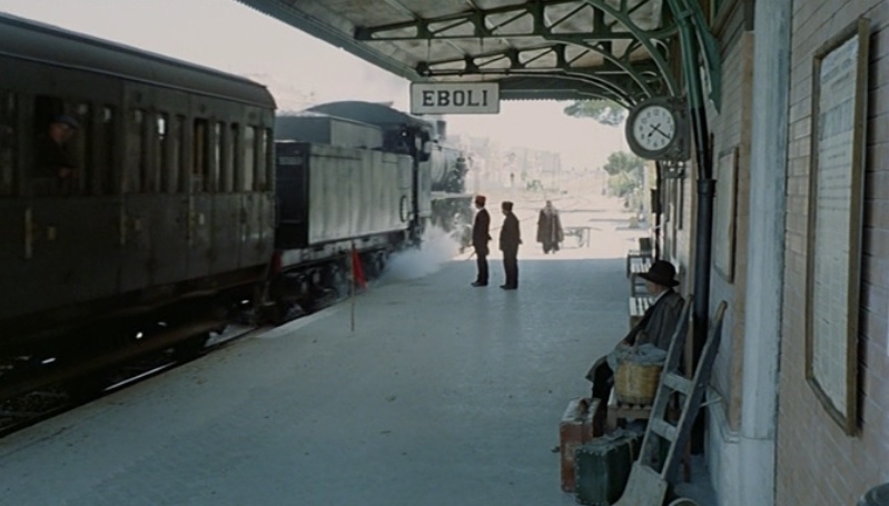 Кадры из Христос остановился в Эболи (1979)