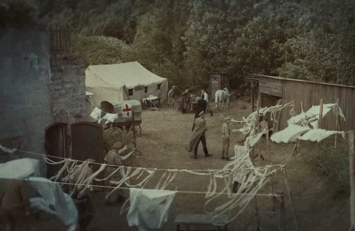 Кадры из Мальчик русский (2019)