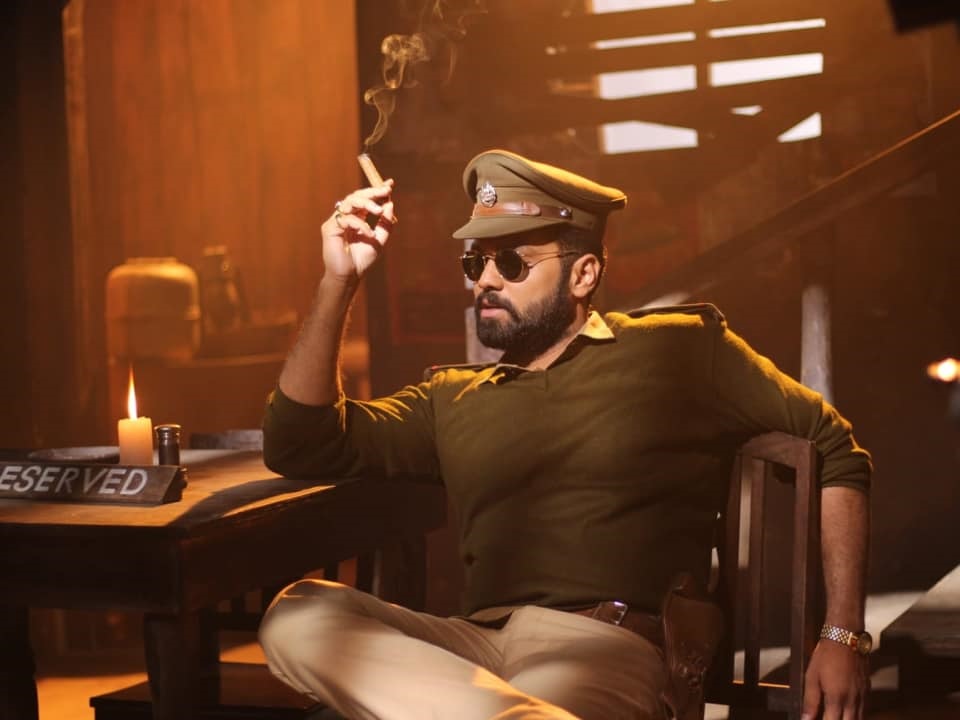 Кадры из Его зовут Шриманнараяна (2019)