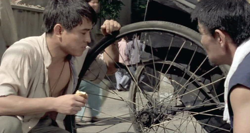 Кадры из Рожденный защищать (1988)