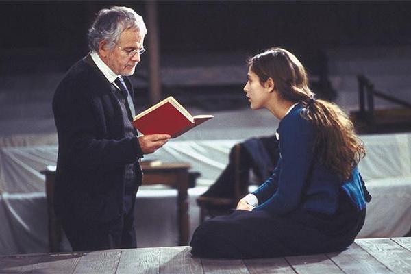 Кадры из Эстер Кан (2000)