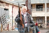 Бомж с дробовиком (2011)