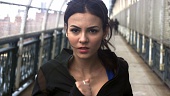 Приманка / Приятный на вид / Милашка (2015)