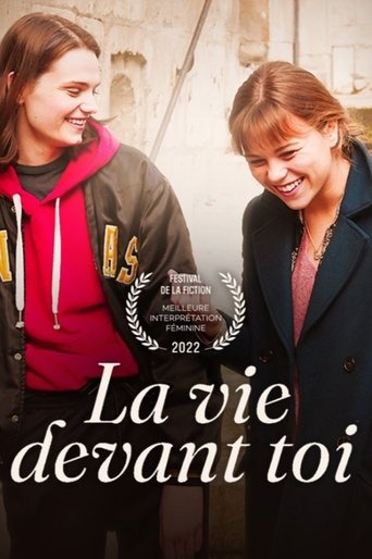 Смотреть Вся жизнь впереди онлайн в HD качестве 720p